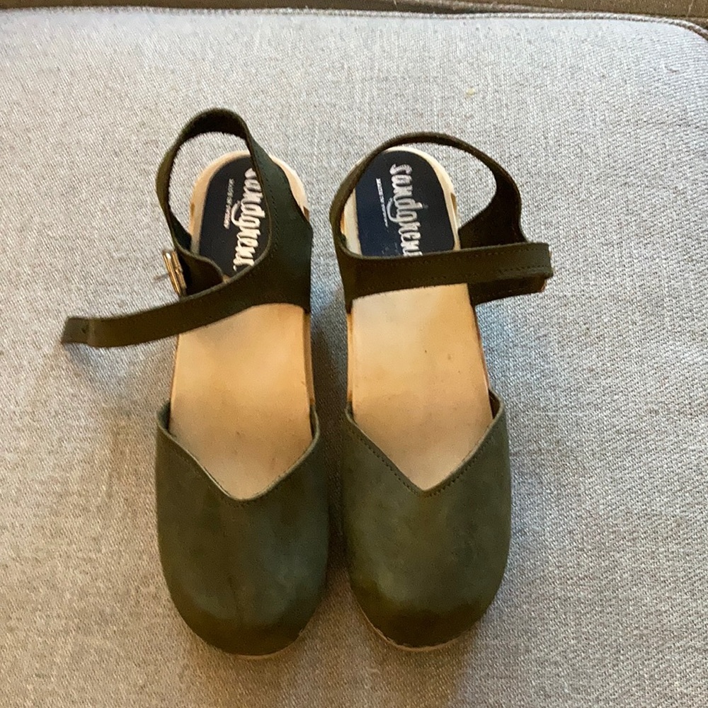 Sandgrens size 40 in olive green